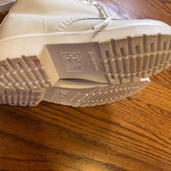 Dr. Martens white boots size 6 - Picture 6 of 12